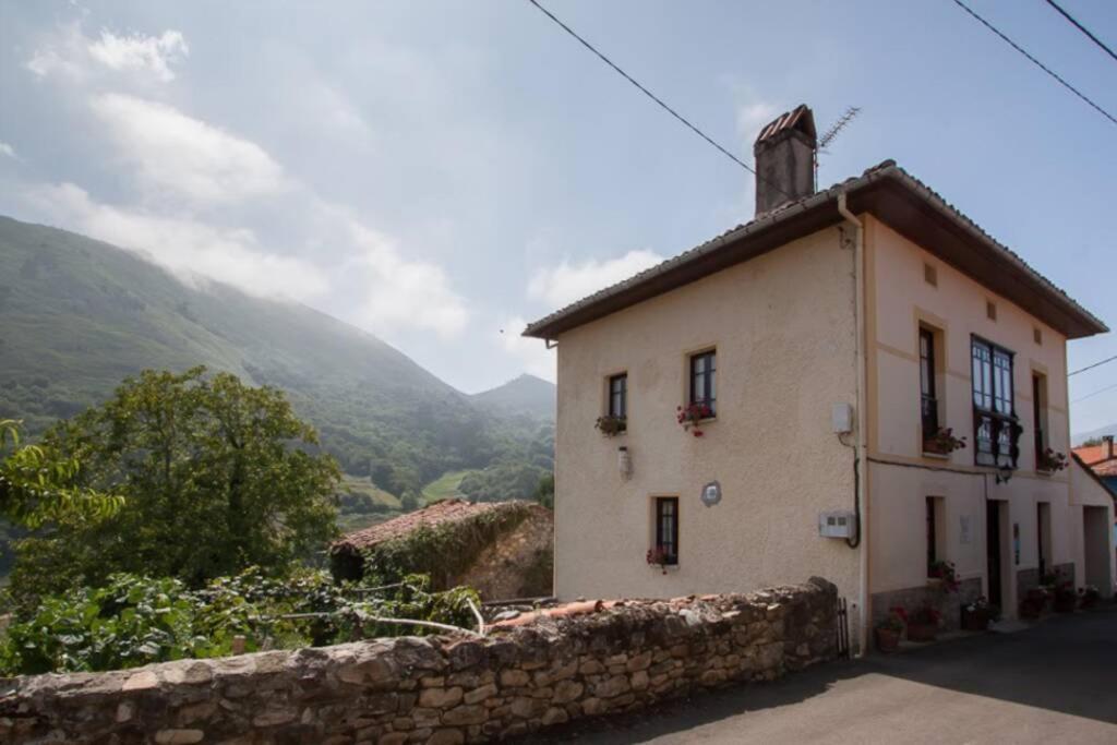 Casa del Cuetu. Traditional village house in Asturias Mere Esterno foto