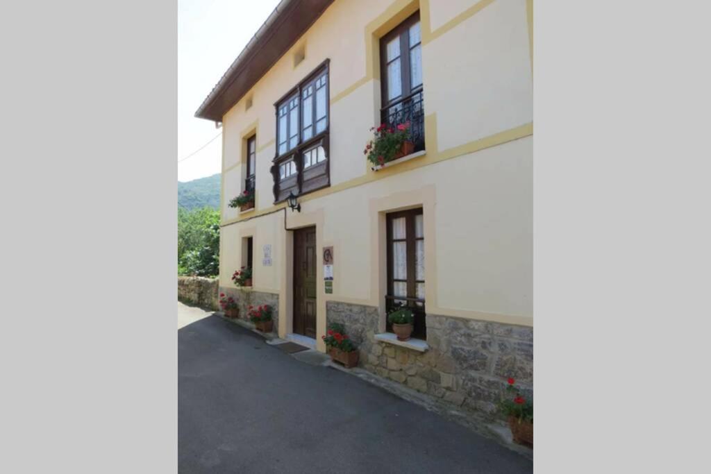 Casa del Cuetu. Traditional village house in Asturias Mere Esterno foto