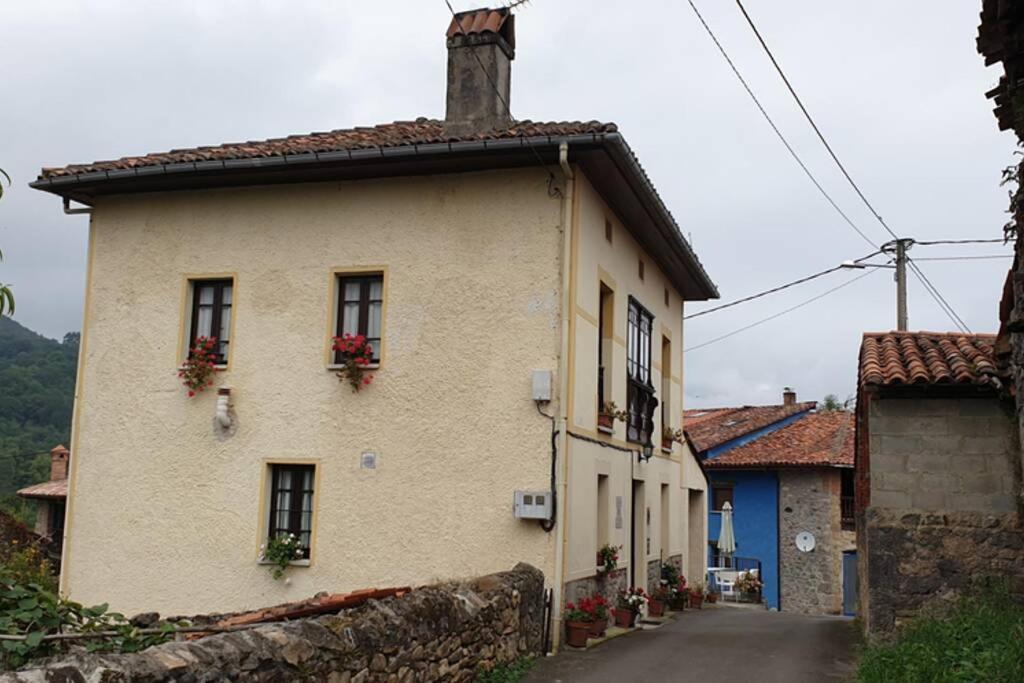 Casa del Cuetu. Traditional village house in Asturias Mere Esterno foto